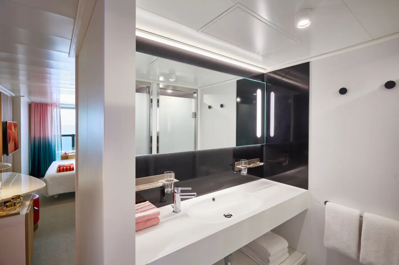 XL Sea Terrace bathroom